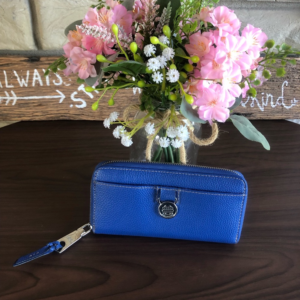 🌺 Dana Buchman Zip Around Wallet 🌺